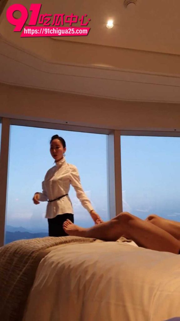 顶级反差婊空姐金昭熙姐弟恋酒店偷情2